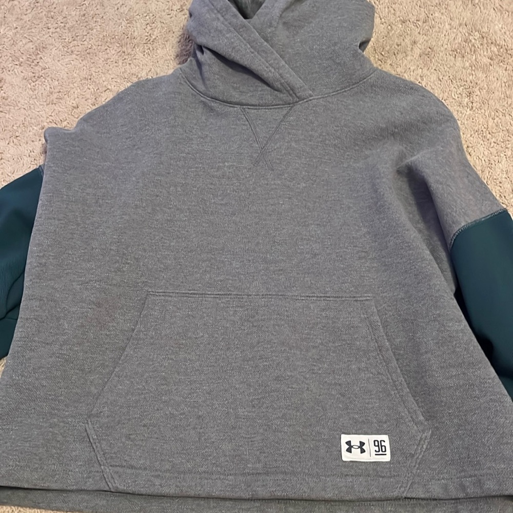 Under armor loose fit sweatshirt